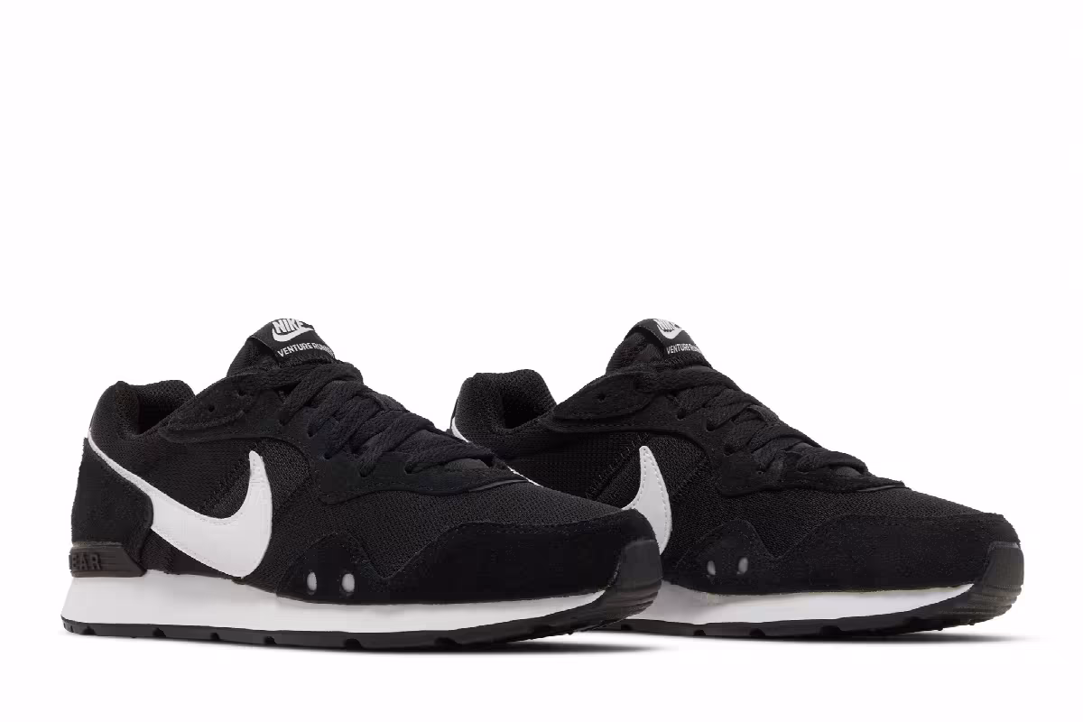Nike Women's Venture Runner Black White, view 9