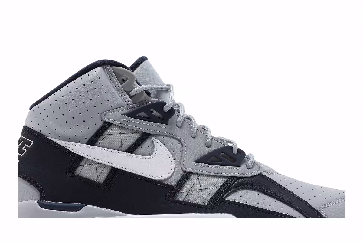 Nike Air Trainer SC High Georgetown, view 3
