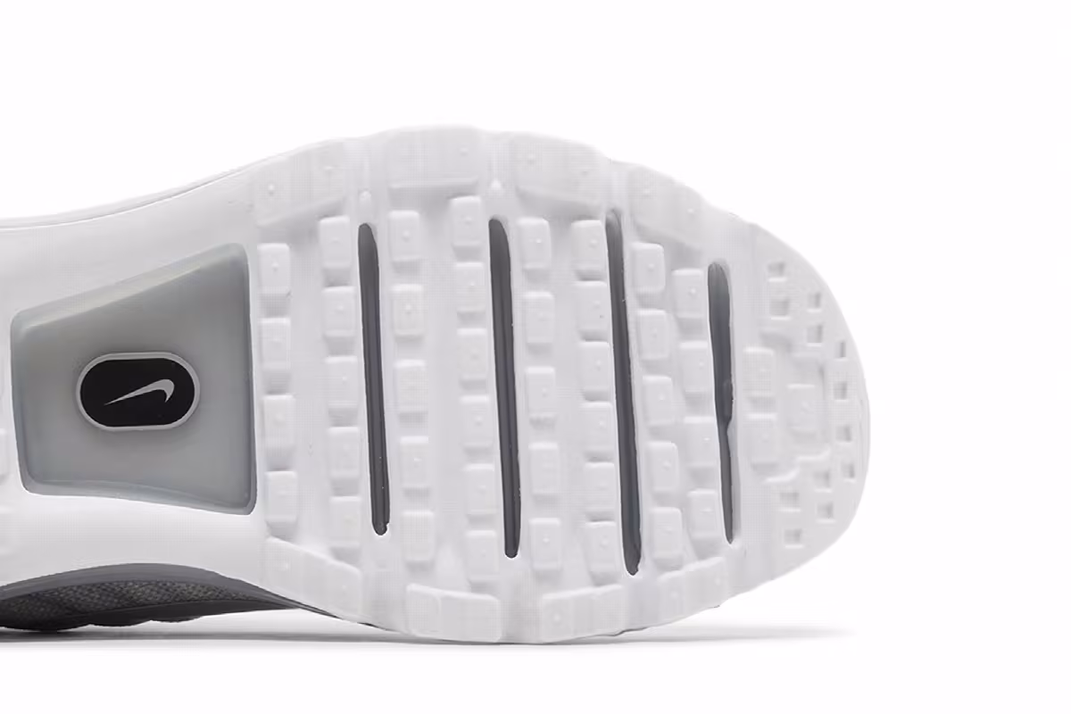 Nike Women's Air Max 2017 Pure Platinum, view 6