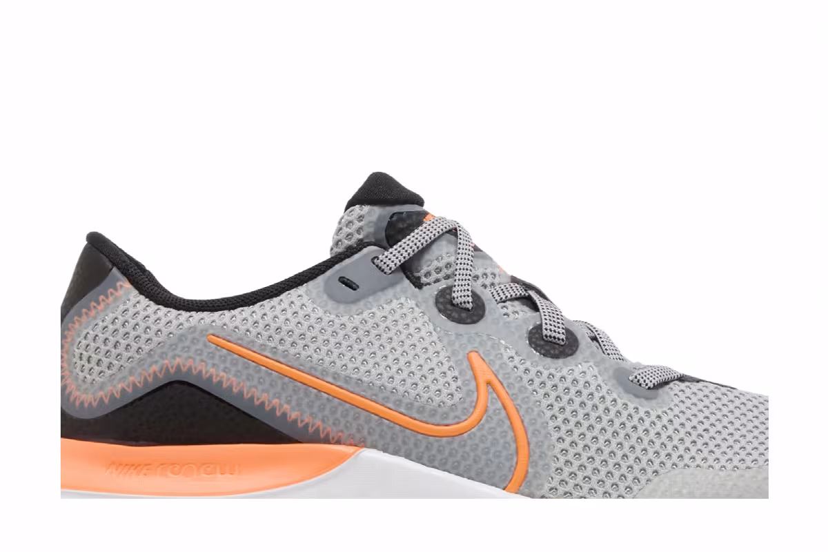 Nike Renew Run GS Light Smoke Grey Total Orange, view 3
