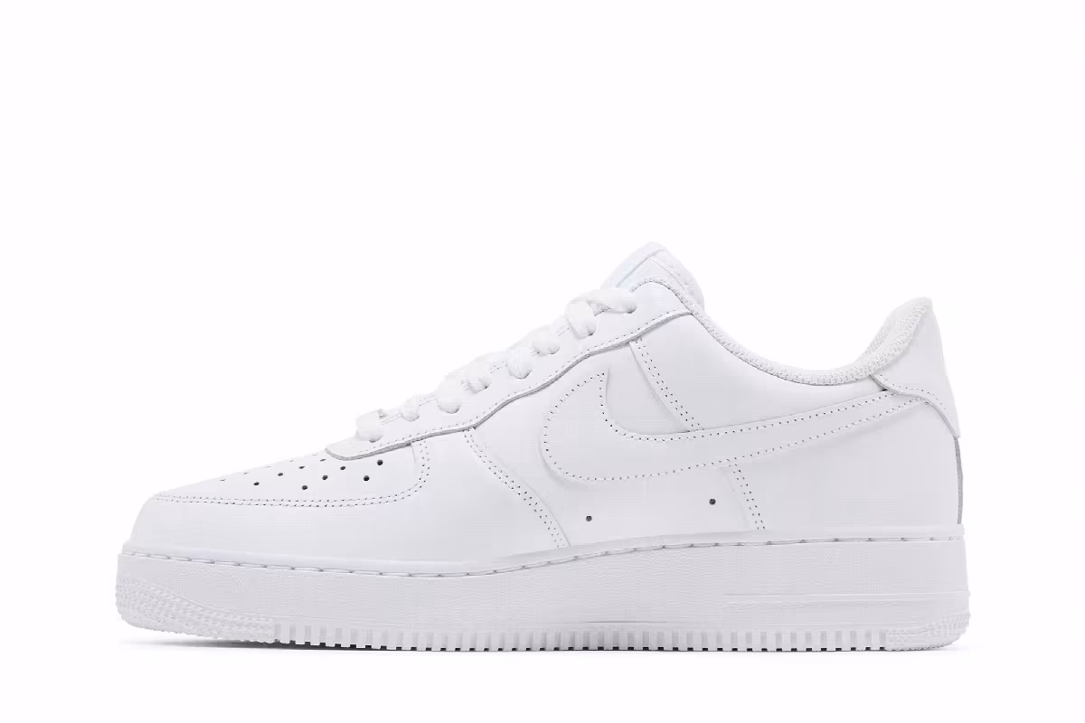 Nike Air Force 1 Triple White, view 4