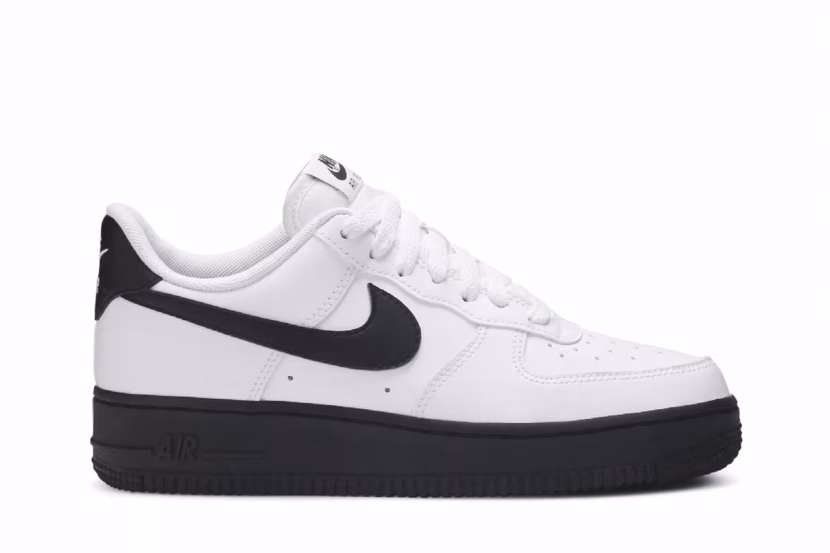 Nike Air Force 1 Low White Black Sole, view 2