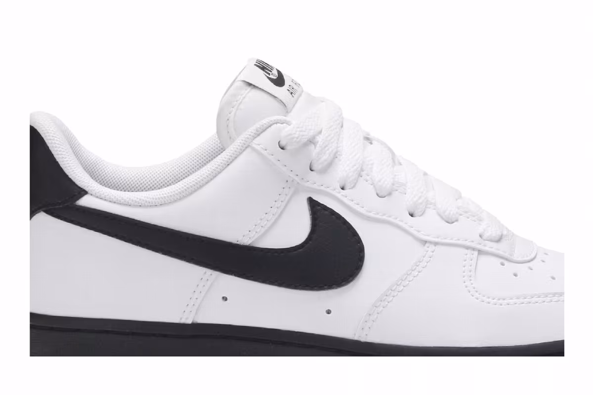 Nike Air Force 1 Low White Black Sole, view 3