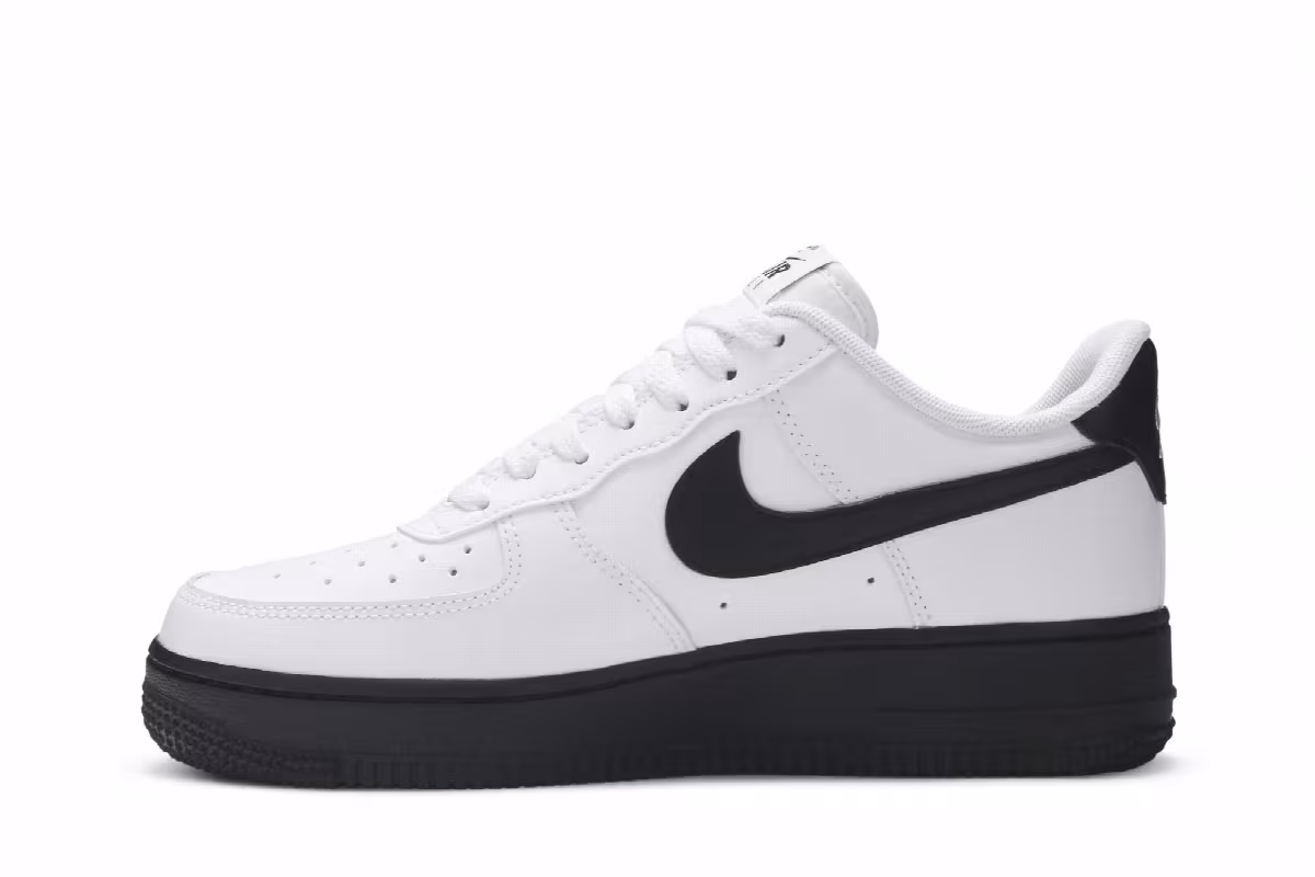 Nike Air Force 1 Low White Black Sole, view 4