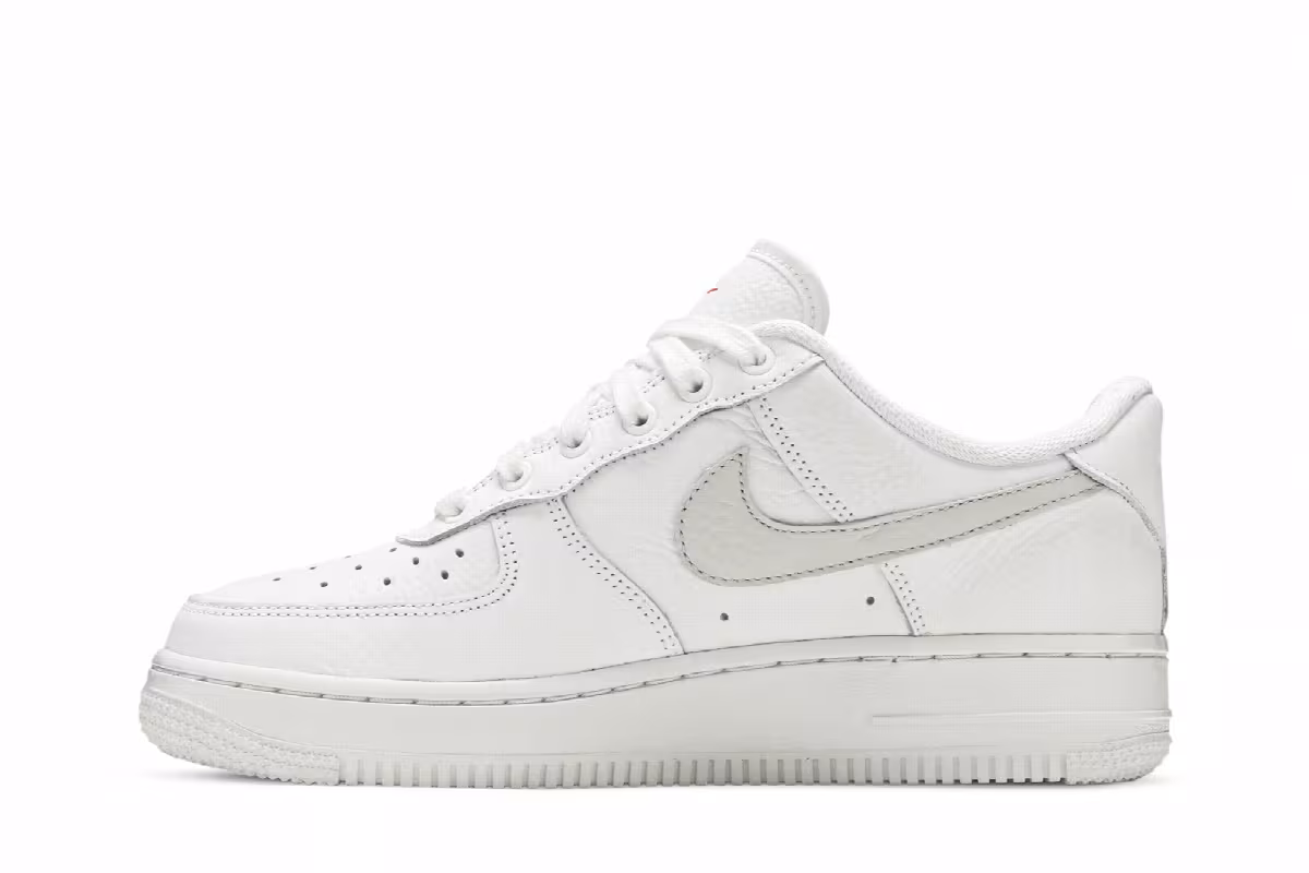 Nike Women's Air Force 1 Light Bone, view 4