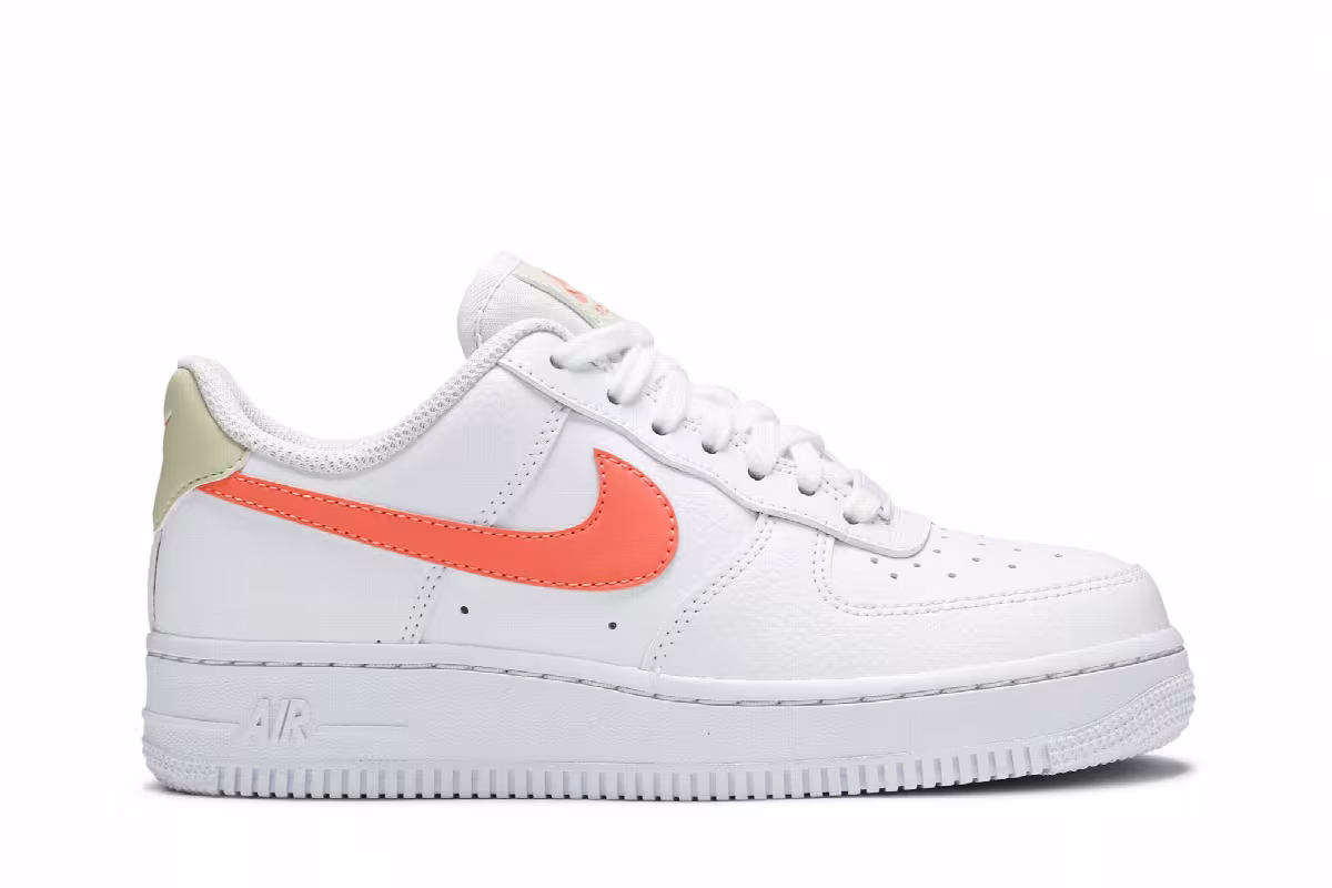 Nike Women's Air Force 1 Atomic Pink, view 2