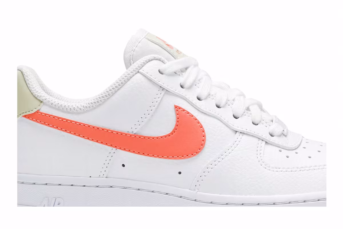 Nike Women's Air Force 1 Atomic Pink, view 3