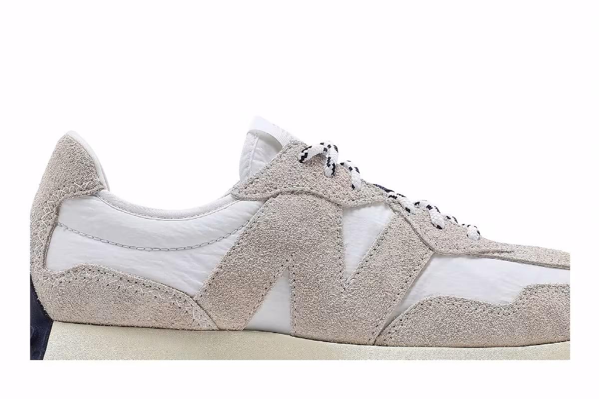 New Balance 327 Moonbeam, view 3