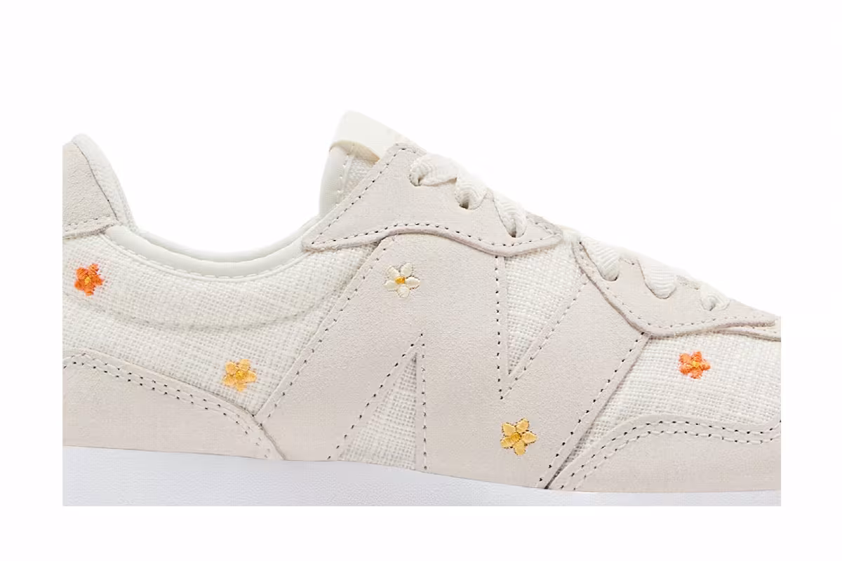 New Balance Women's 327 Sea Salt Floral Embroidery, view 3