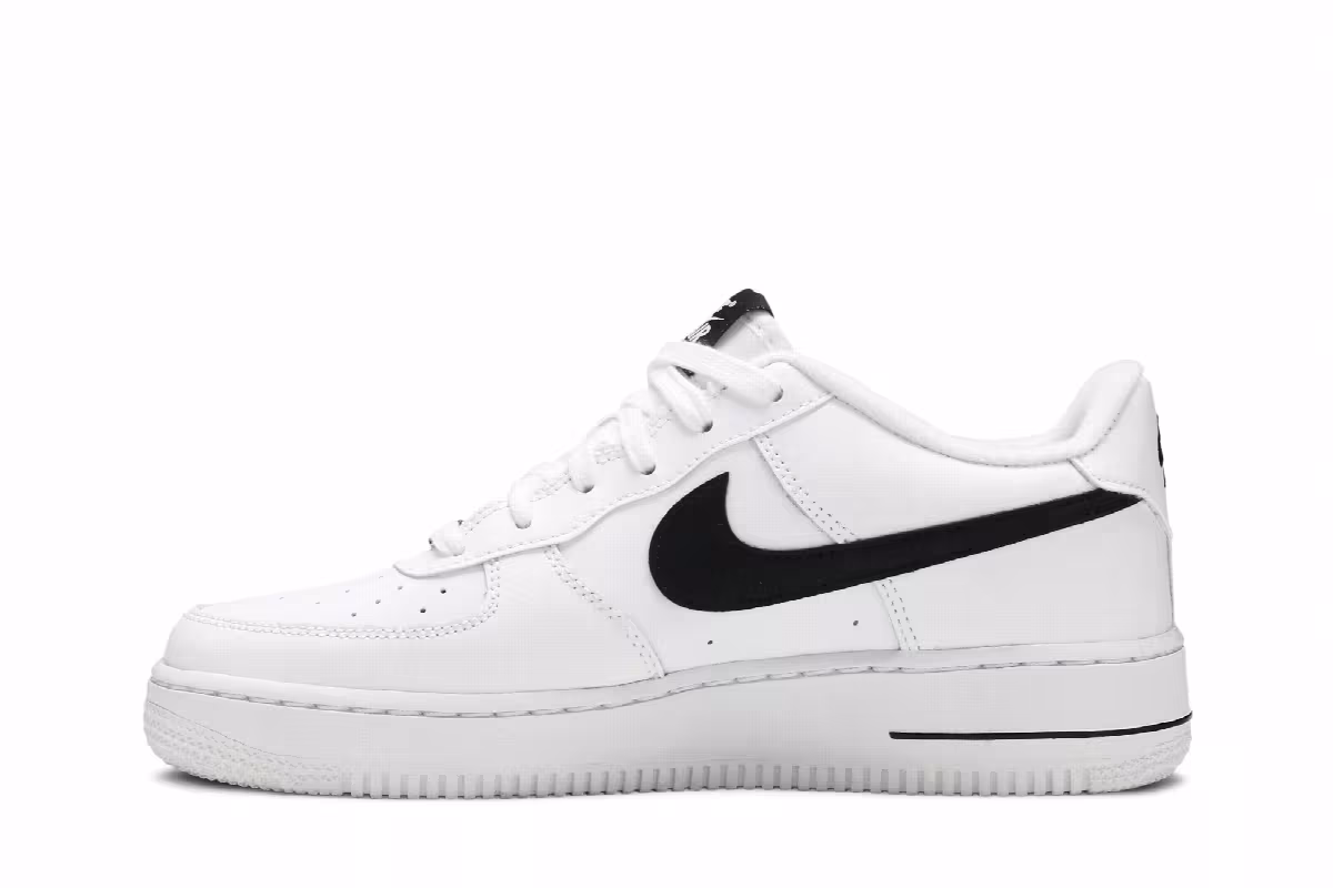 Nike Air Force 1 GS White Black, view 4
