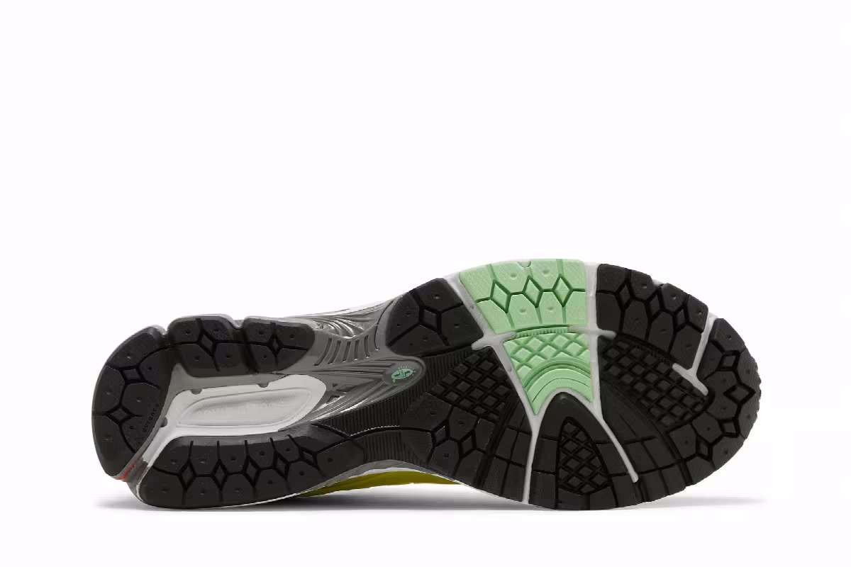 New Balance 2002R Sulpher Yellow, view 5