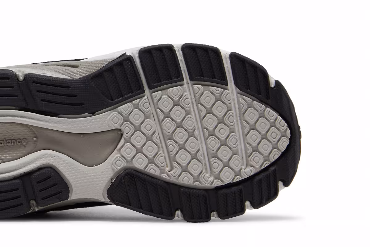 New Balance 990v3 Toddler Black, view 6