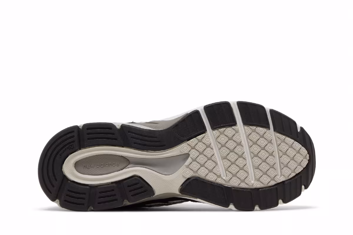 New Balance 990v3 Big Kid Black Grey, view 5