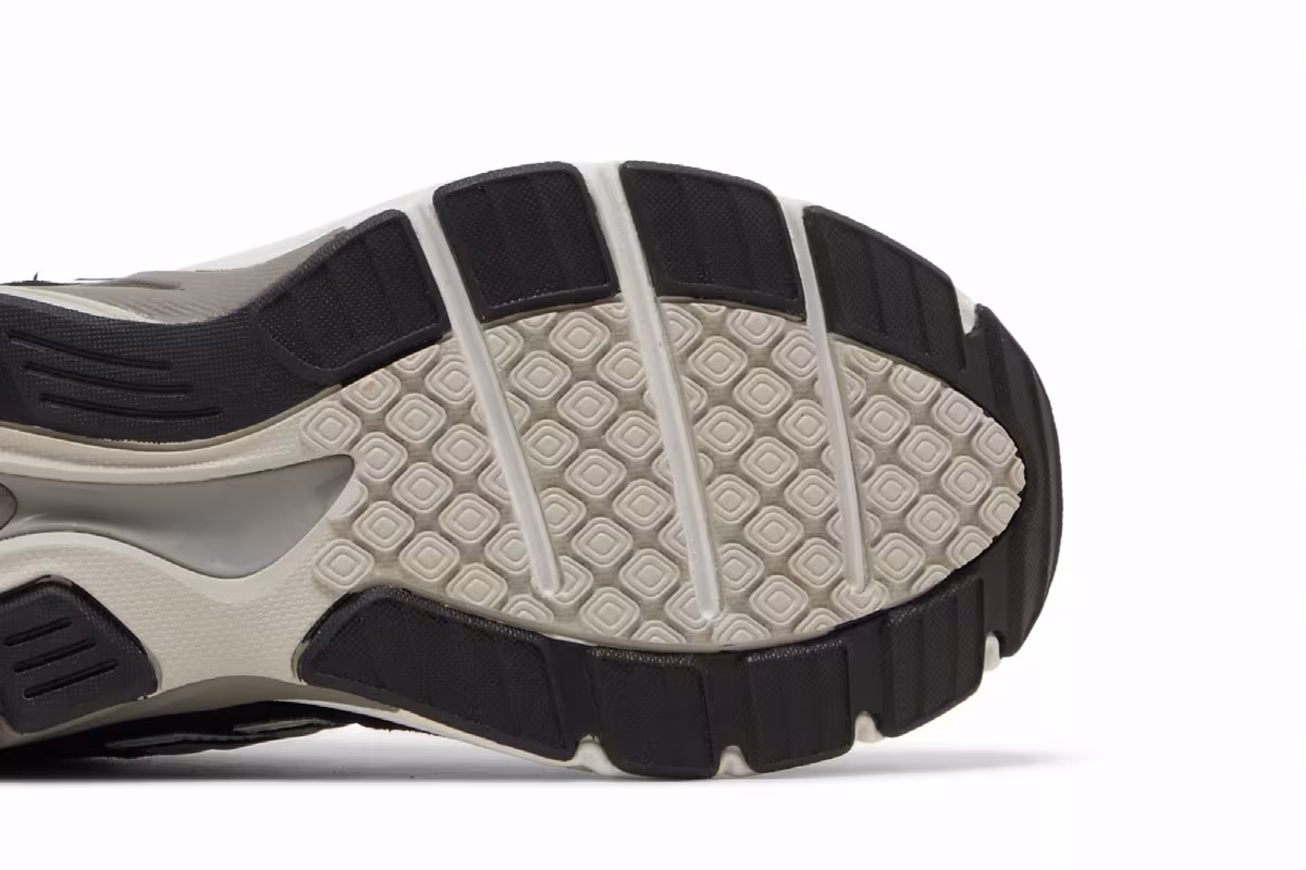 New Balance 990v3 Big Kid Black Grey, view 6