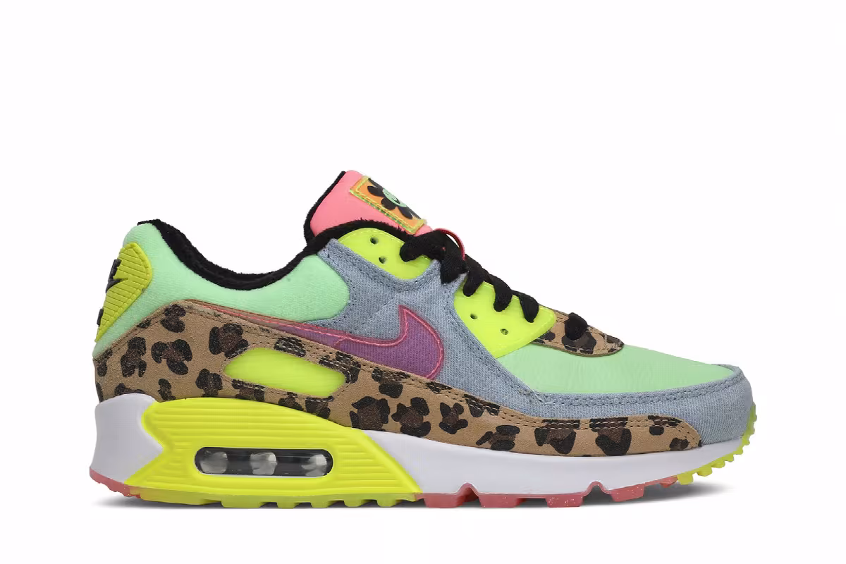 Nike Women's Air Max 90 LX Illusion Green, view 2