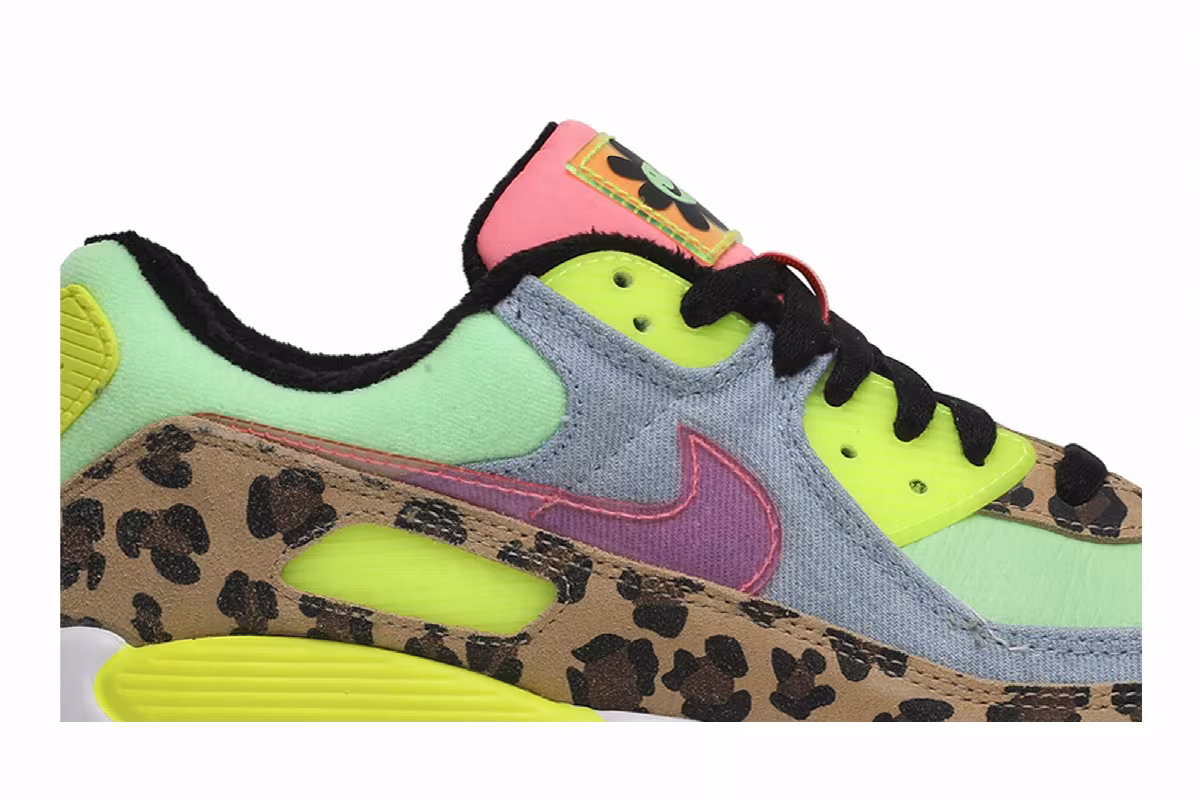 Nike Women's Air Max 90 LX Illusion Green, view 3
