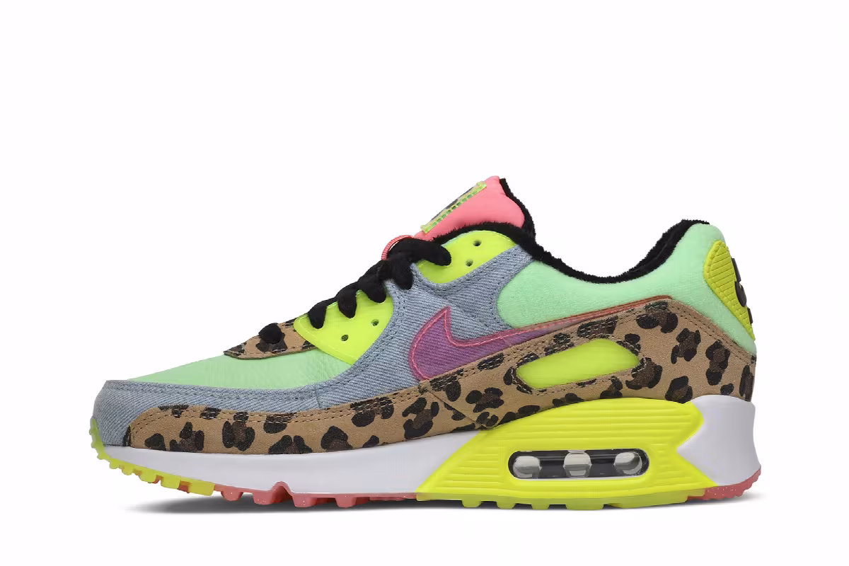 Nike Women's Air Max 90 LX Illusion Green, view 4