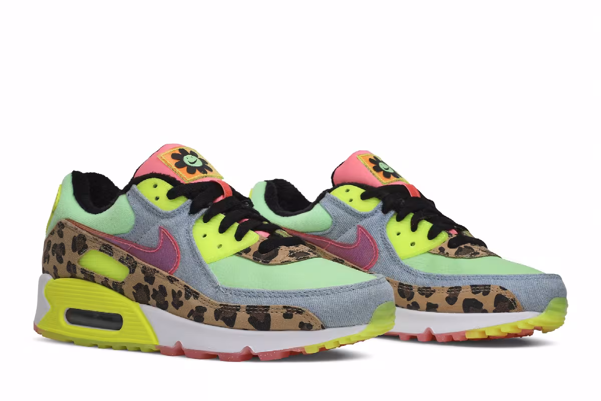 Nike Women's Air Max 90 LX Illusion Green, view 9