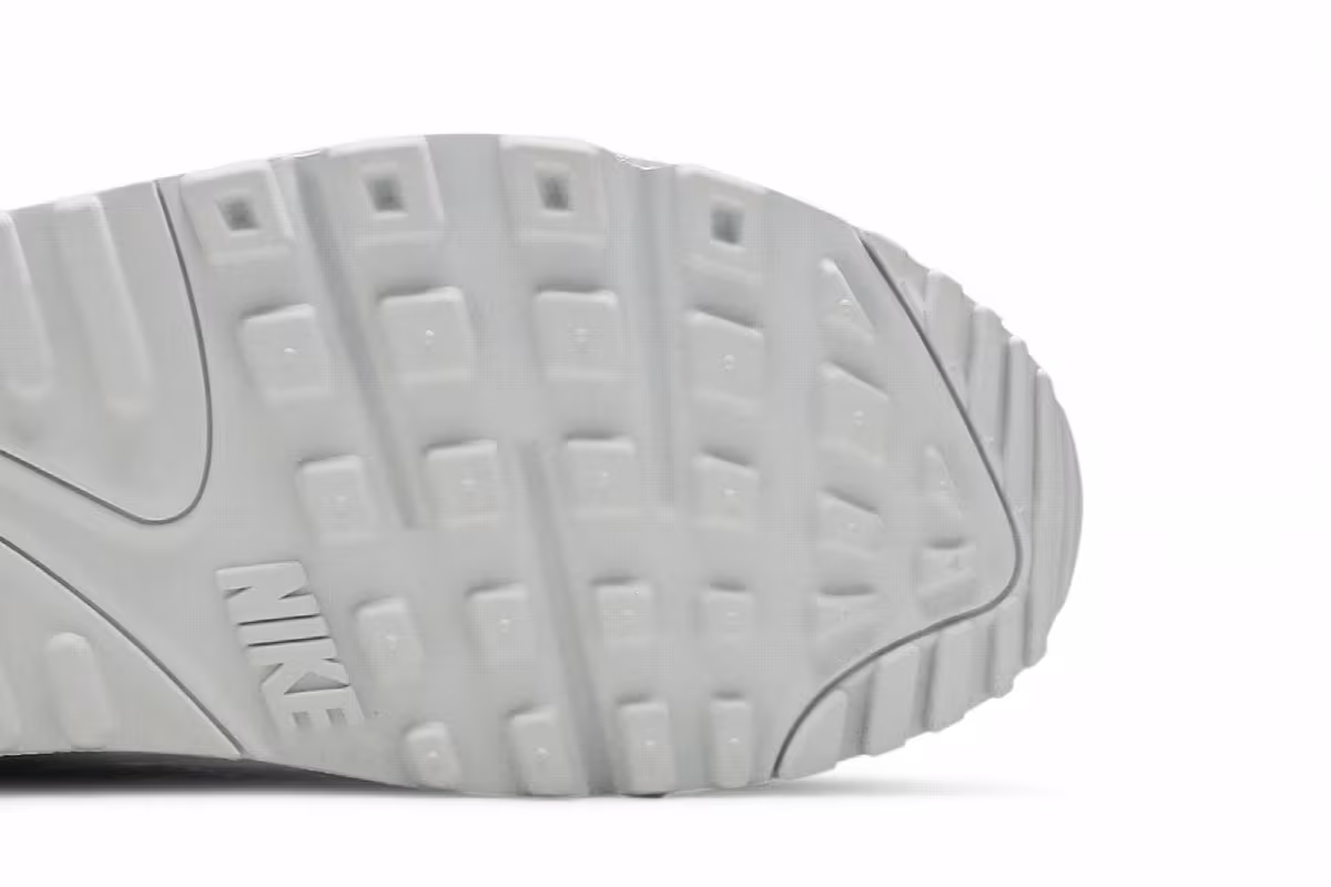 Nike Women's Air Max 90 Swoosh Chain, view 6