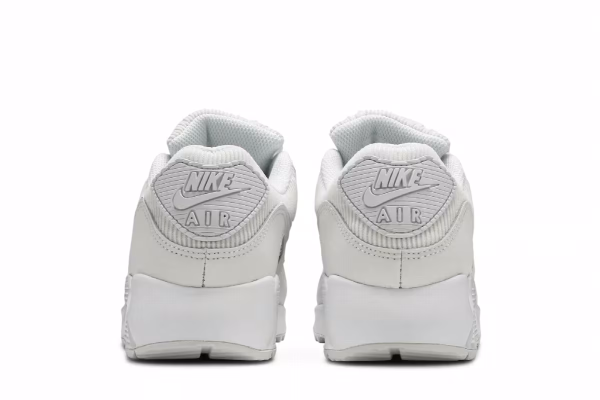 Nike Women's Air Max 90 Swoosh Chain, view 7