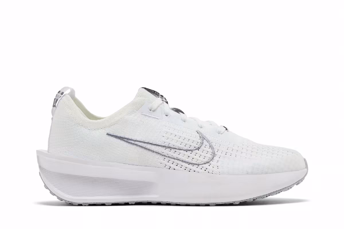 Nike Women's Interact Run White Metallic Silver, view 2