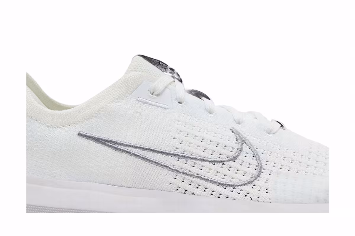 Nike Women's Interact Run White Metallic Silver, view 3