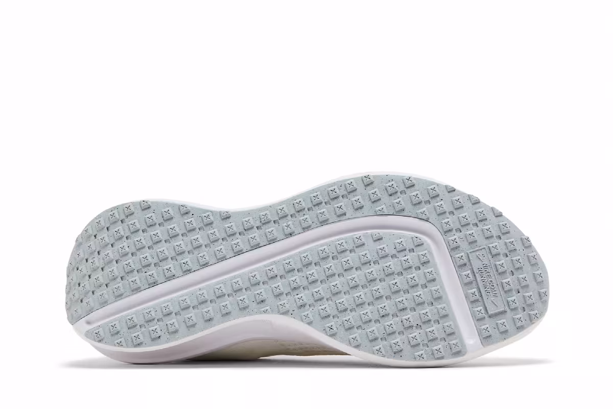 Nike Women's Interact Run White Metallic Silver, view 5