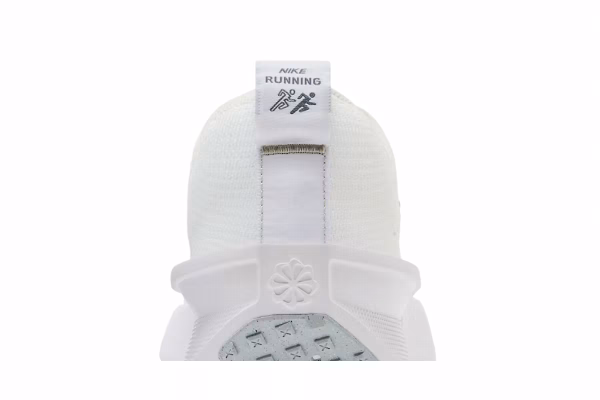 Nike Women's Interact Run White Metallic Silver, view 8
