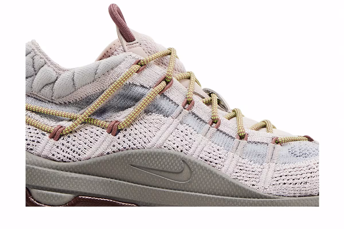 Nike Women's Air Max Flyknit Venture Platinum Violet, view 3