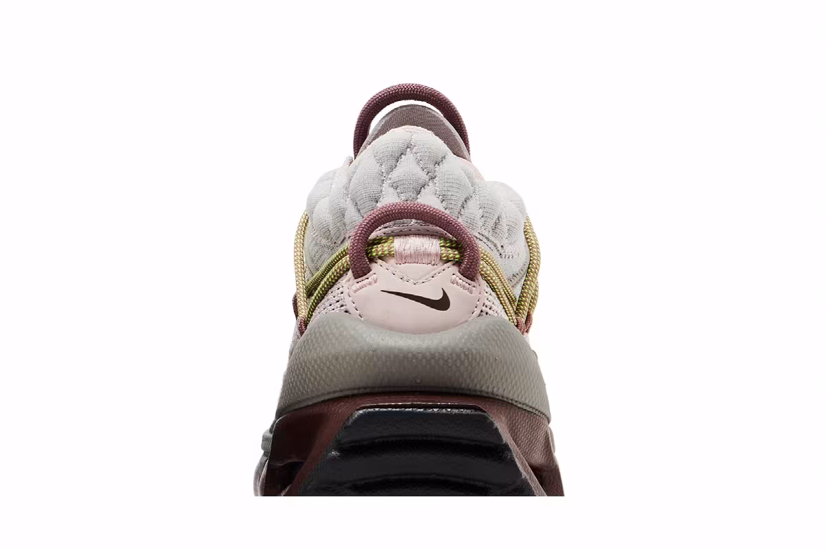 Nike Women's Air Max Flyknit Venture Platinum Violet, view 8
