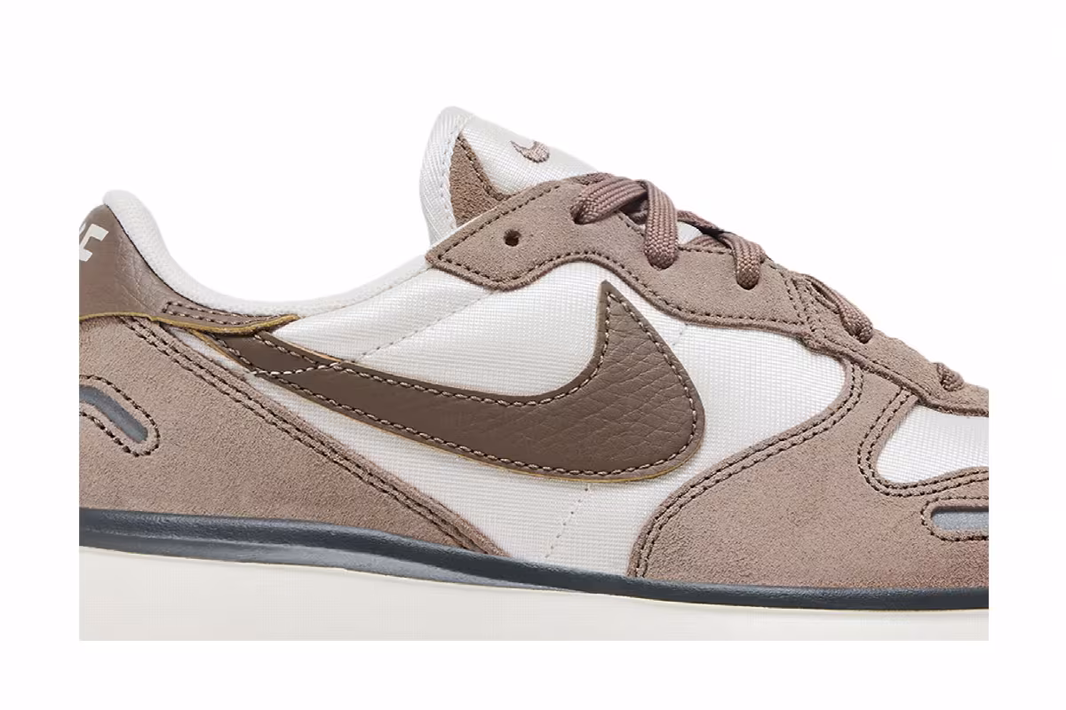 Nike Women's Phoenix Waffle Mink Brown, view 3