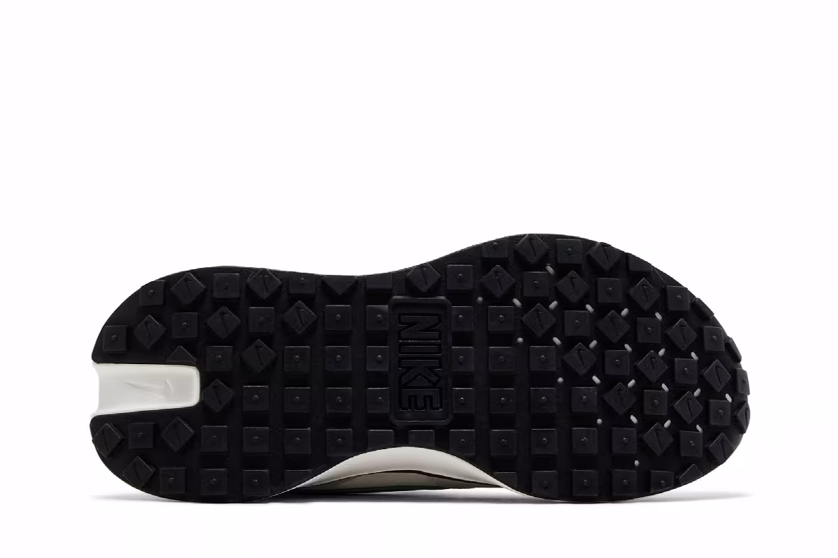 Nike Women's Phoenix Waffle Summit White Stadium Green, view 5