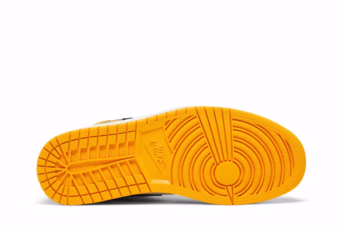Air Jordan 1 High OG Yellow Toe, view 5
