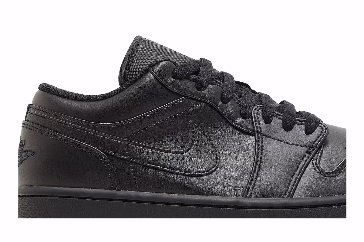 Air Jordan 1 Low Triple Black 2022, view 3