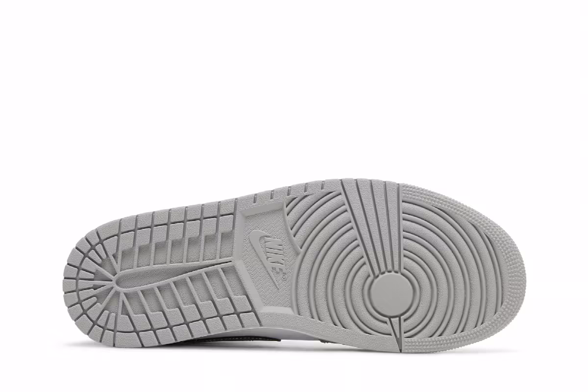 Air Jordan 1 Mid Light Smoke Grey, view 5