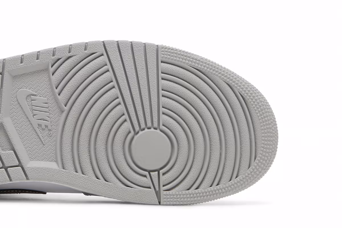 Air Jordan 1 Mid Light Smoke Grey, view 6