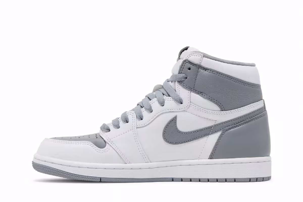 Air Jordan 1 High OG Stealth, view 4