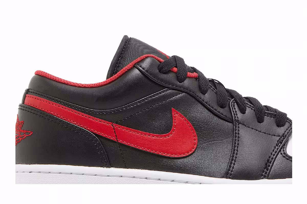Air Jordan 1 Low White Toe, view 3