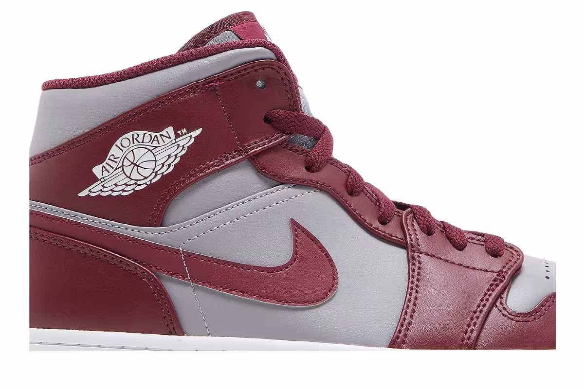Air Jordan 1 Mid Cherrywood Red, view 3