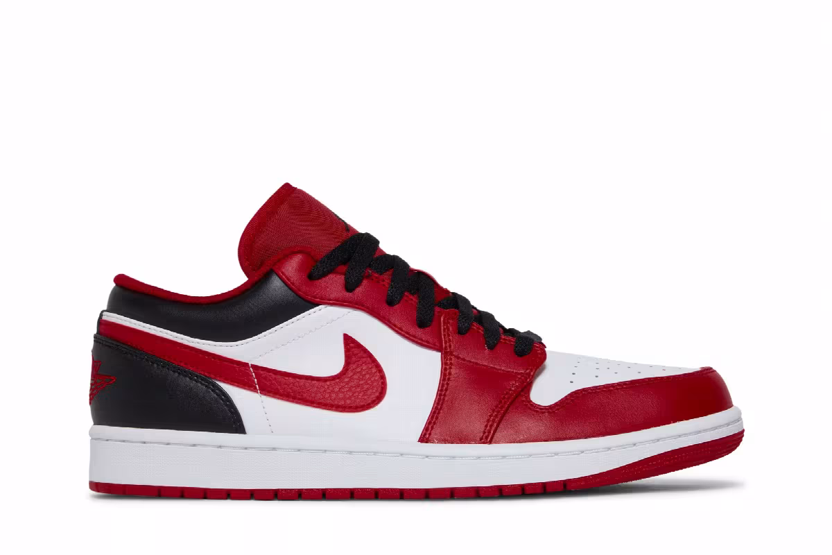 Air Jordan 1 Low Reverse Black Toe, view 2
