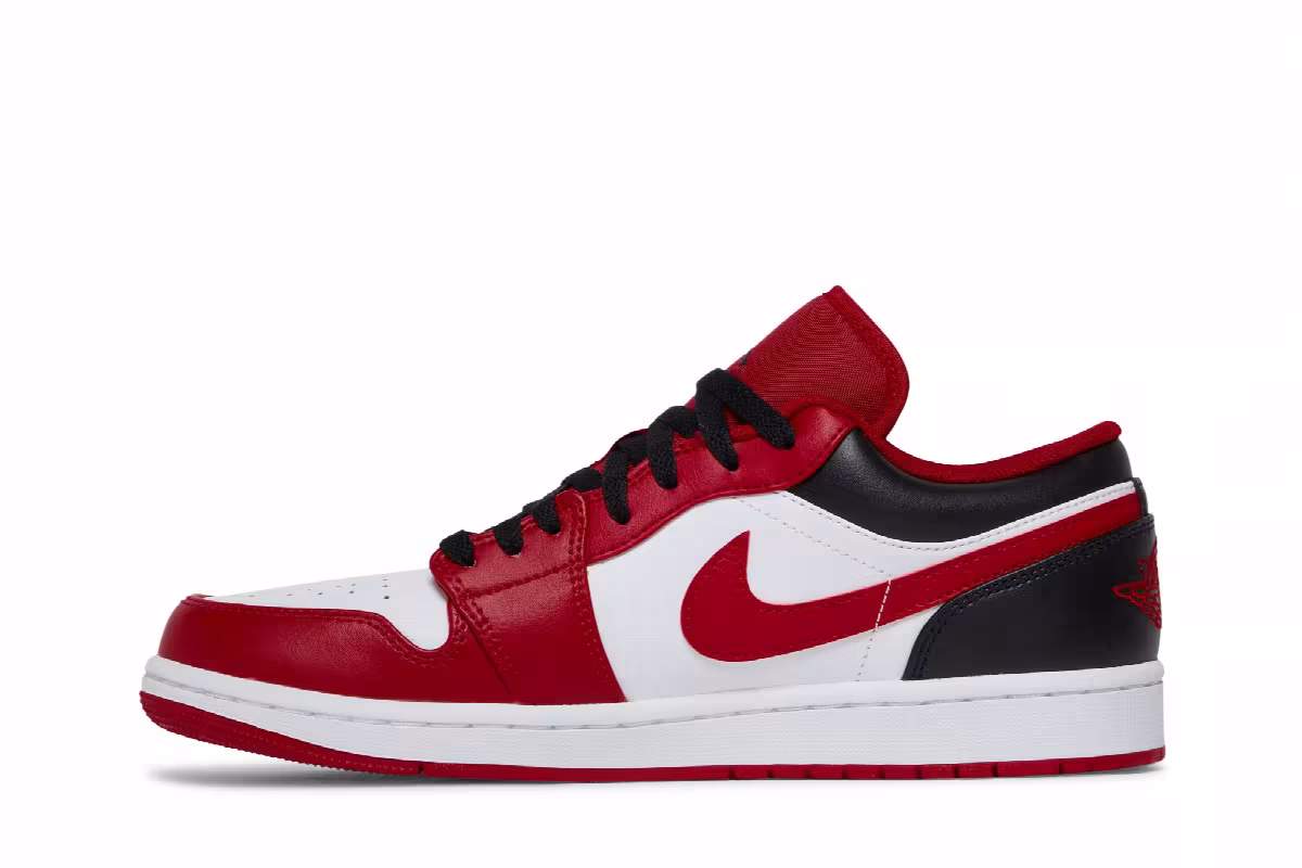 Air Jordan 1 Low Reverse Black Toe, view 4