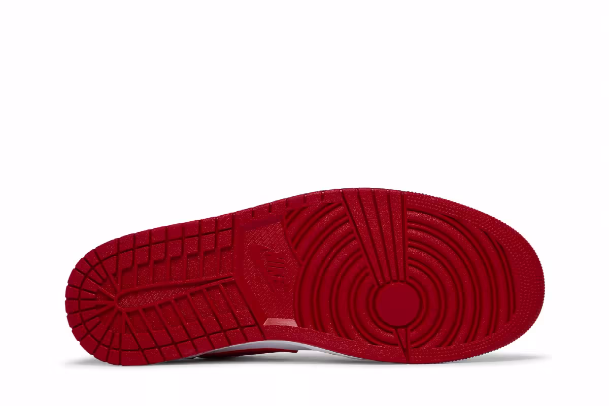 Air Jordan 1 Low Reverse Black Toe, view 5