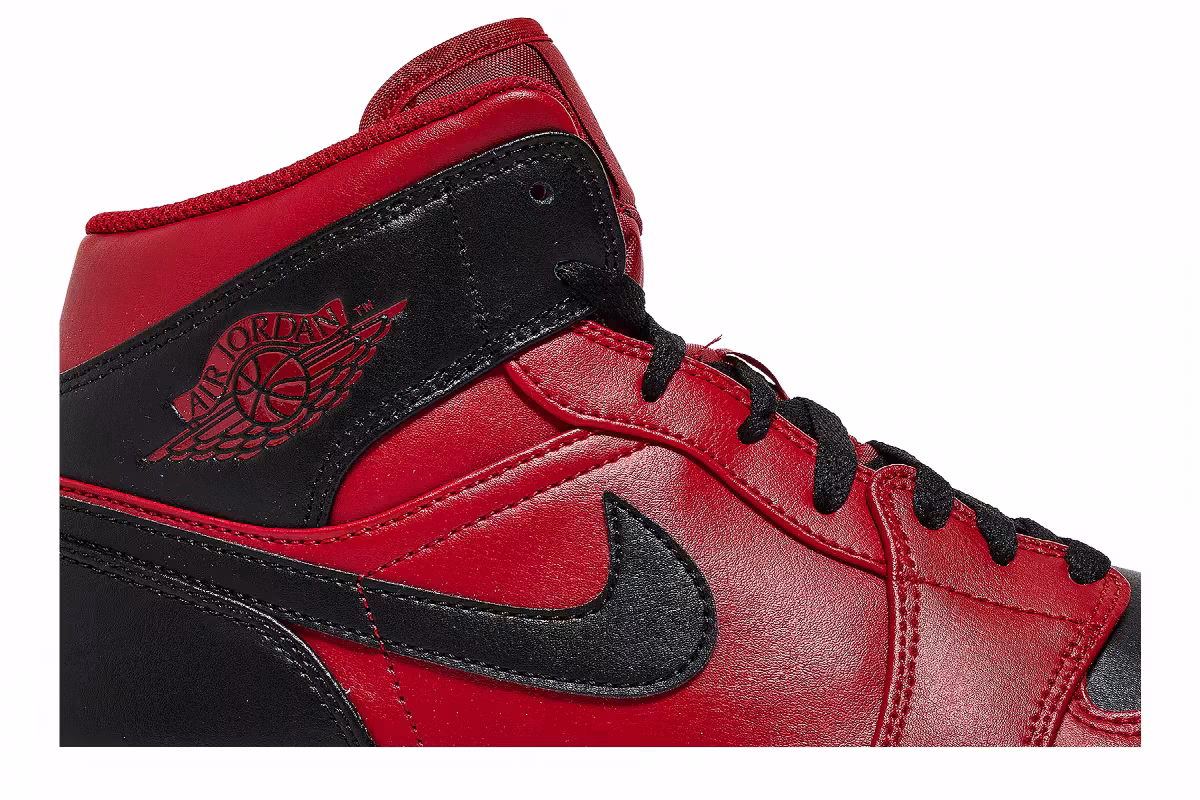 Air Jordan 1 Mid Reverse Bred, view 3