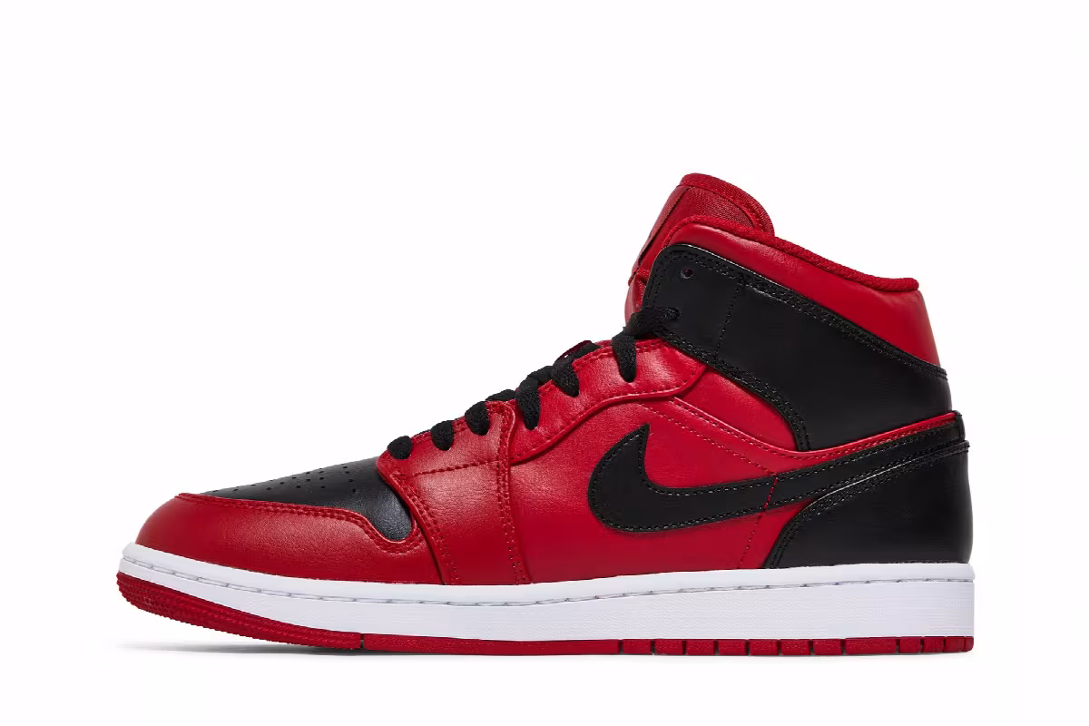 Air Jordan 1 Mid Reverse Bred, view 4