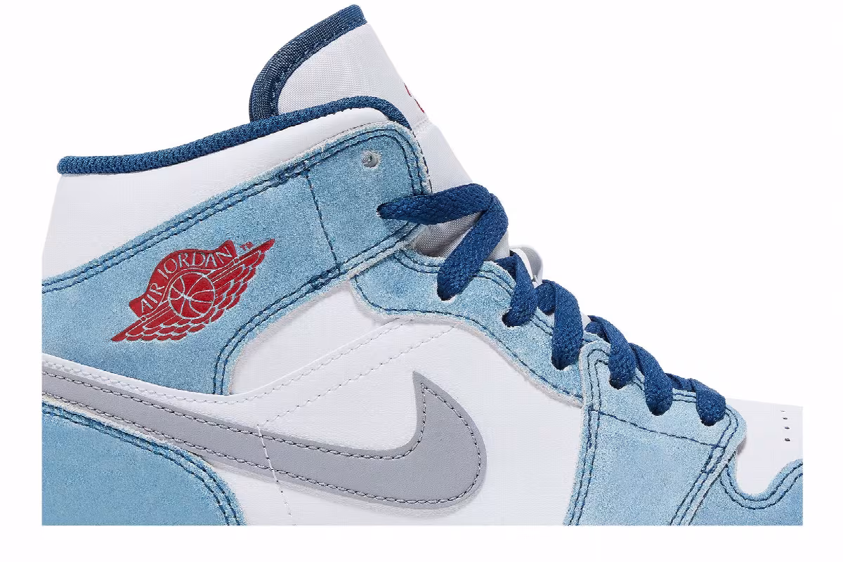 Air Jordan 1 Mid SE French Blue, view 3