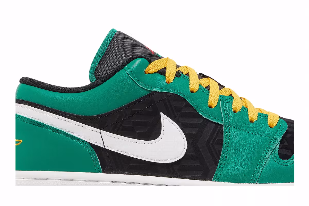Air Jordan 1 Low SE Christmas, view 3