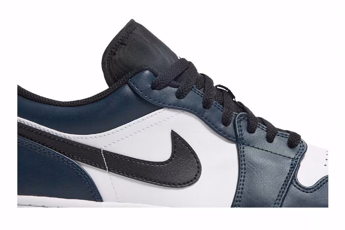 Air Jordan 1 Low Dark Teal, view 3