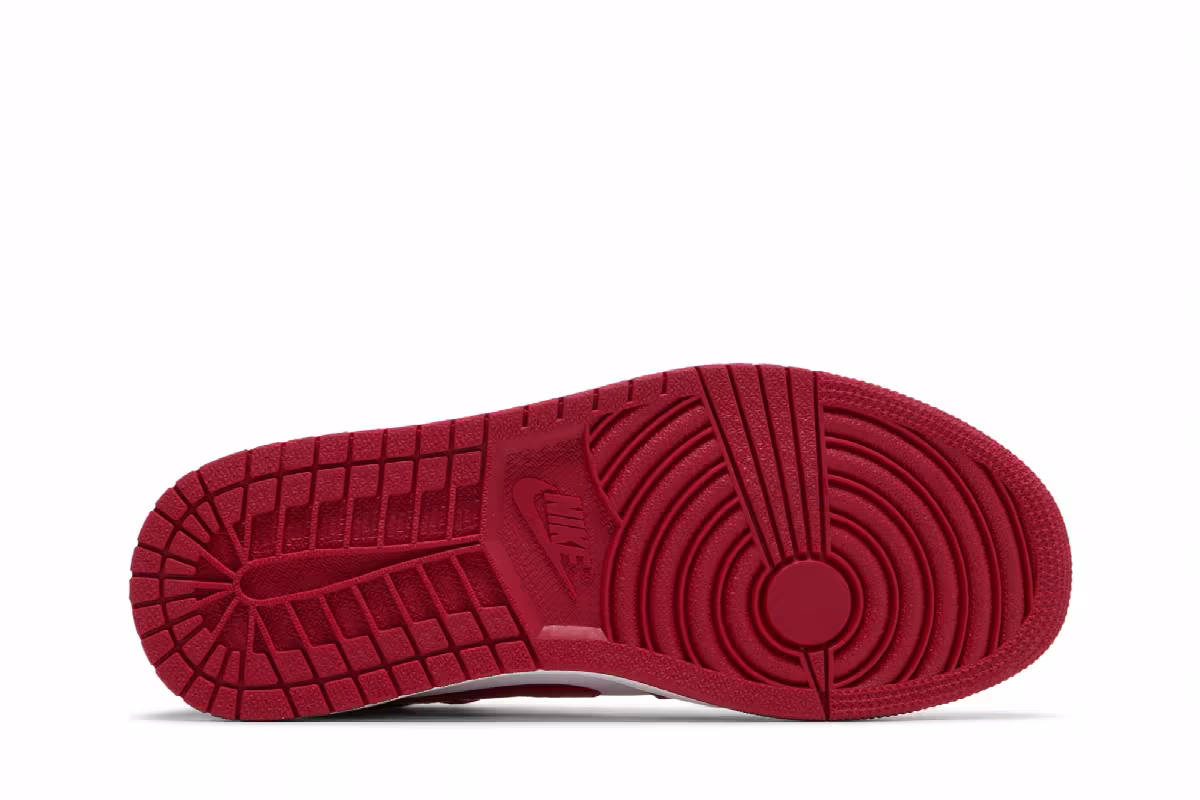 Air Jordan 1 High FlyEase Cardinal Red, view 5