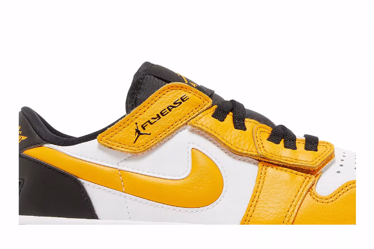 Air Jordan 1 Low FlyEase White Taxi, view 3