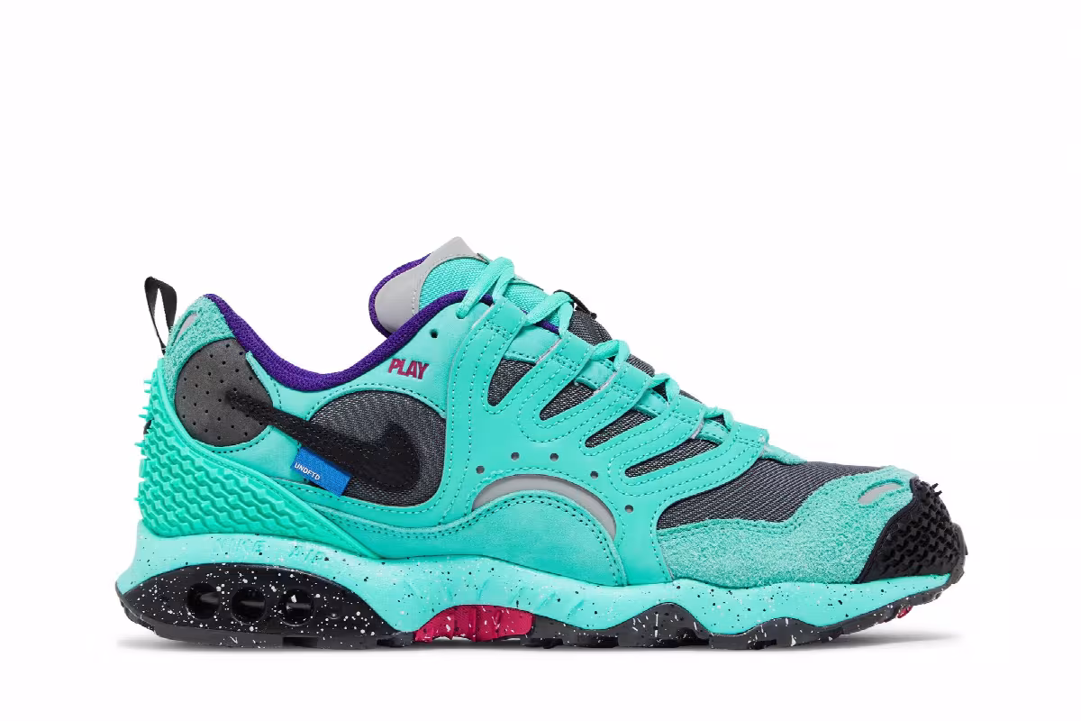 Undefeated x Nike Air Terra Humara Light Menta, view 2